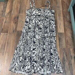 R&K Originals MIDI Dress with adjustable shoulder straps.  Built in bra. Size 10